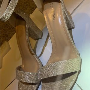Glitter beige heels 👠